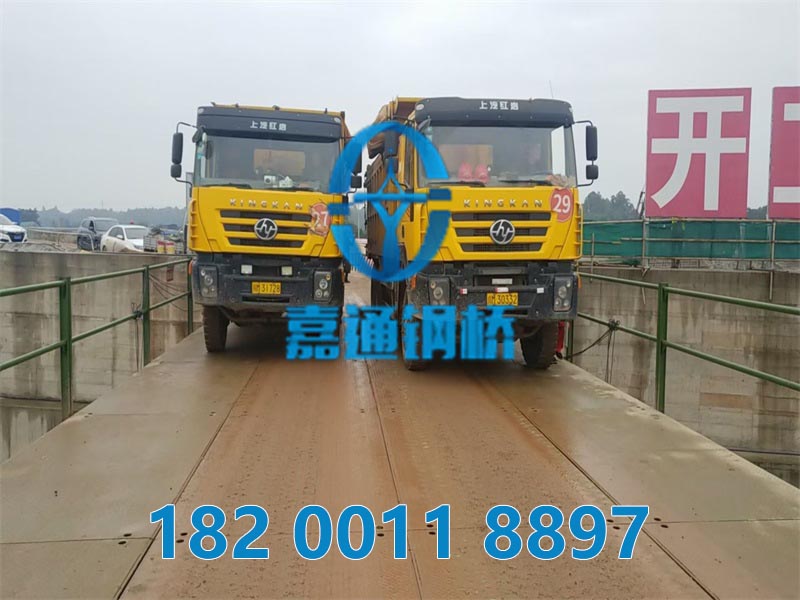 岷江航電樞紐95米長(zhǎng)、7米寬200型交通鋼棧橋安裝及動(dòng)靜載實(shí)驗(yàn)完畢.